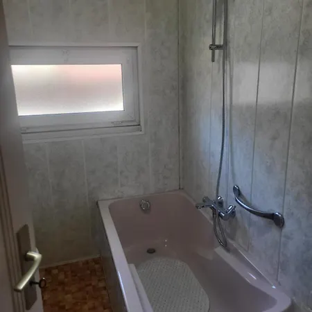 Proche Des Thermes דירה